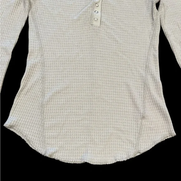 Zenana Henley Top Size Small Oatmeal Long Sleeve Silver Snap Button Closure - Picture 3 of 12